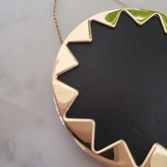 House of Harlow 1960 Large Leather Sunburst Necklace - Picture 5 of 5